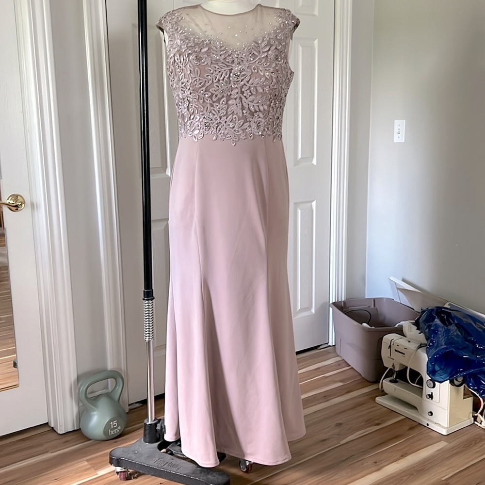 Cachet Mauve Pink Sequin Embellished Maxi Gown.  Mother of the Bride/Groom dress
